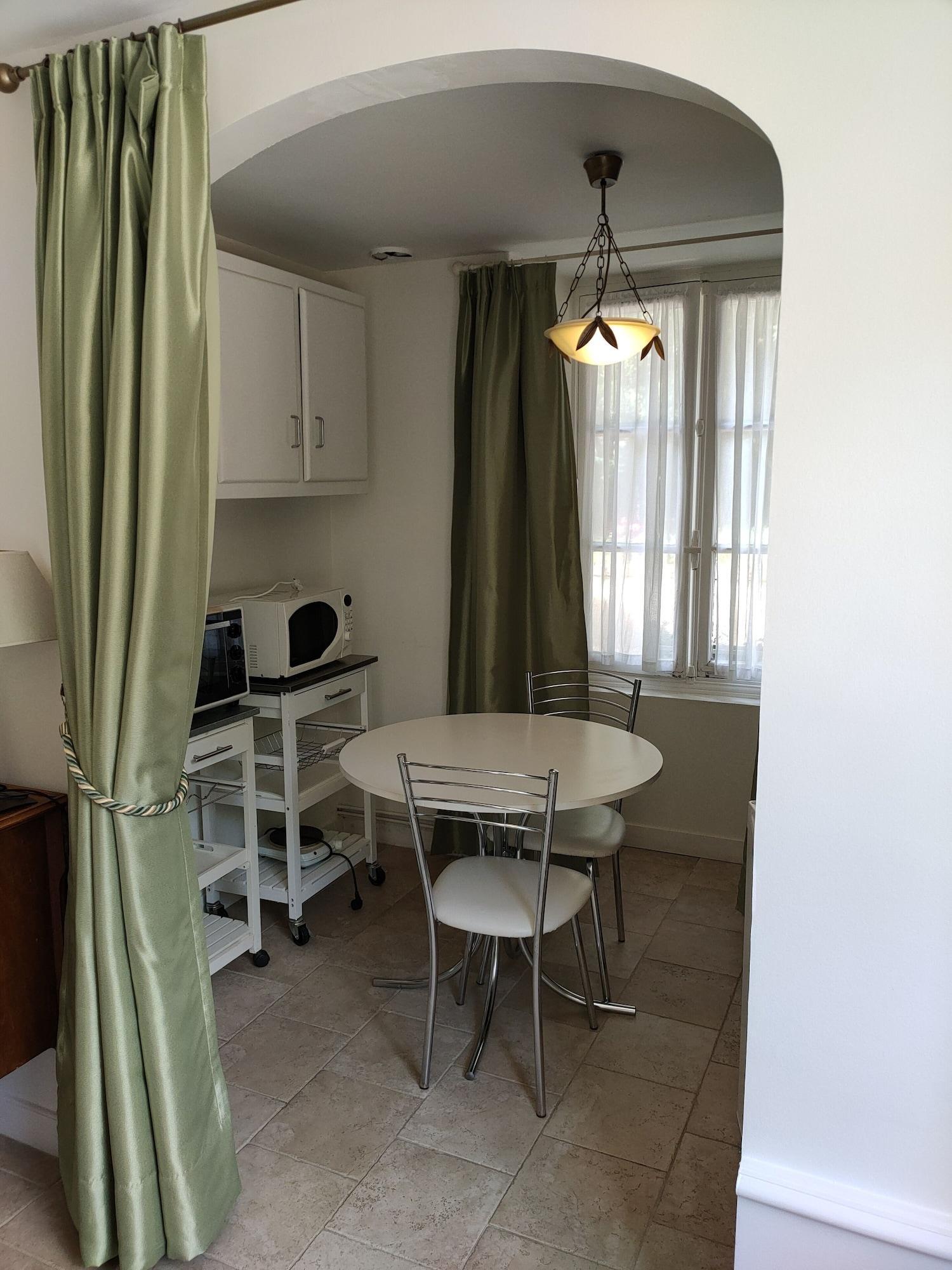 Logis Manoir De La Giraudiere Beaumont-en-Veron Ngoại thất bức ảnh