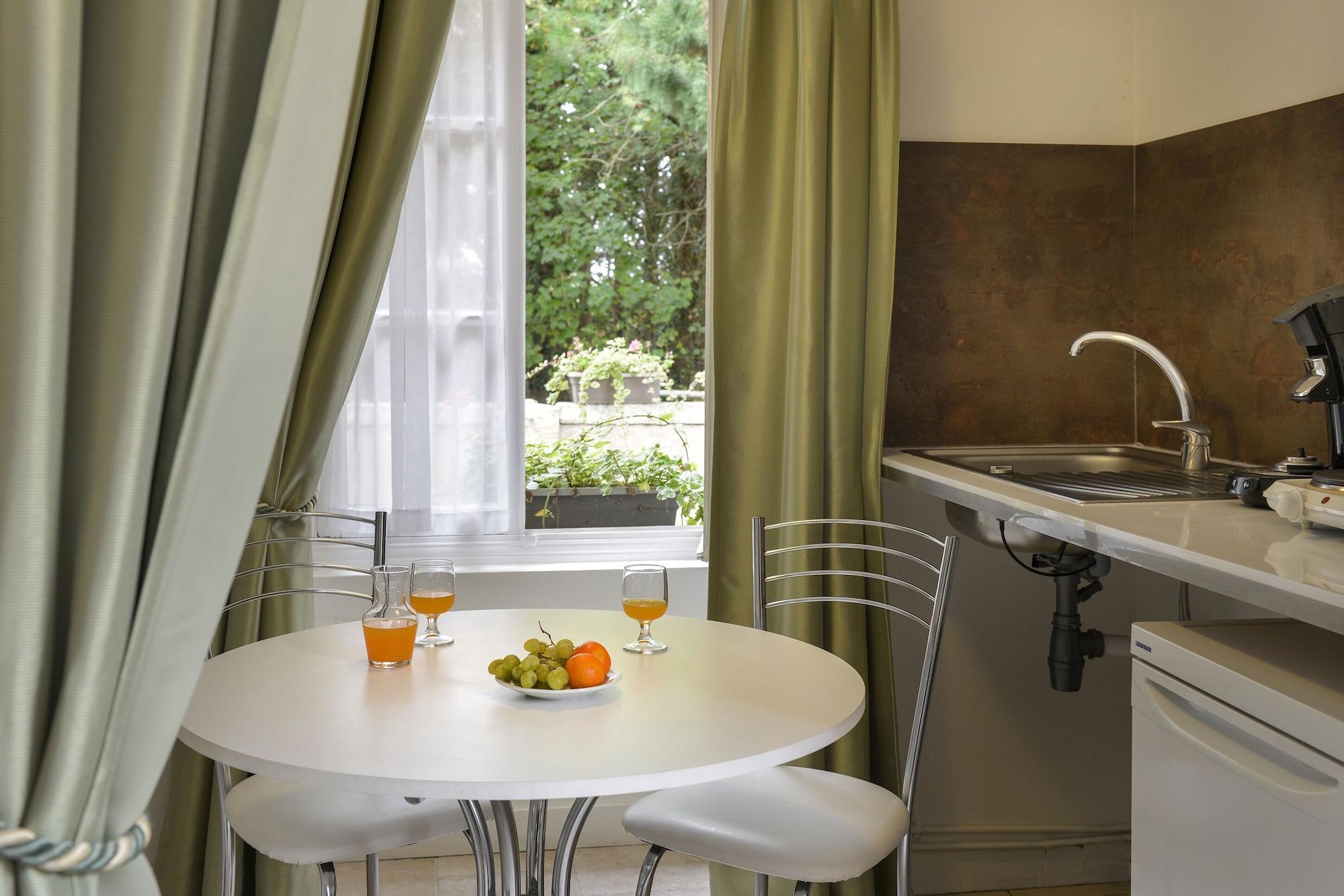 Logis Manoir De La Giraudiere Beaumont-en-Veron Ngoại thất bức ảnh