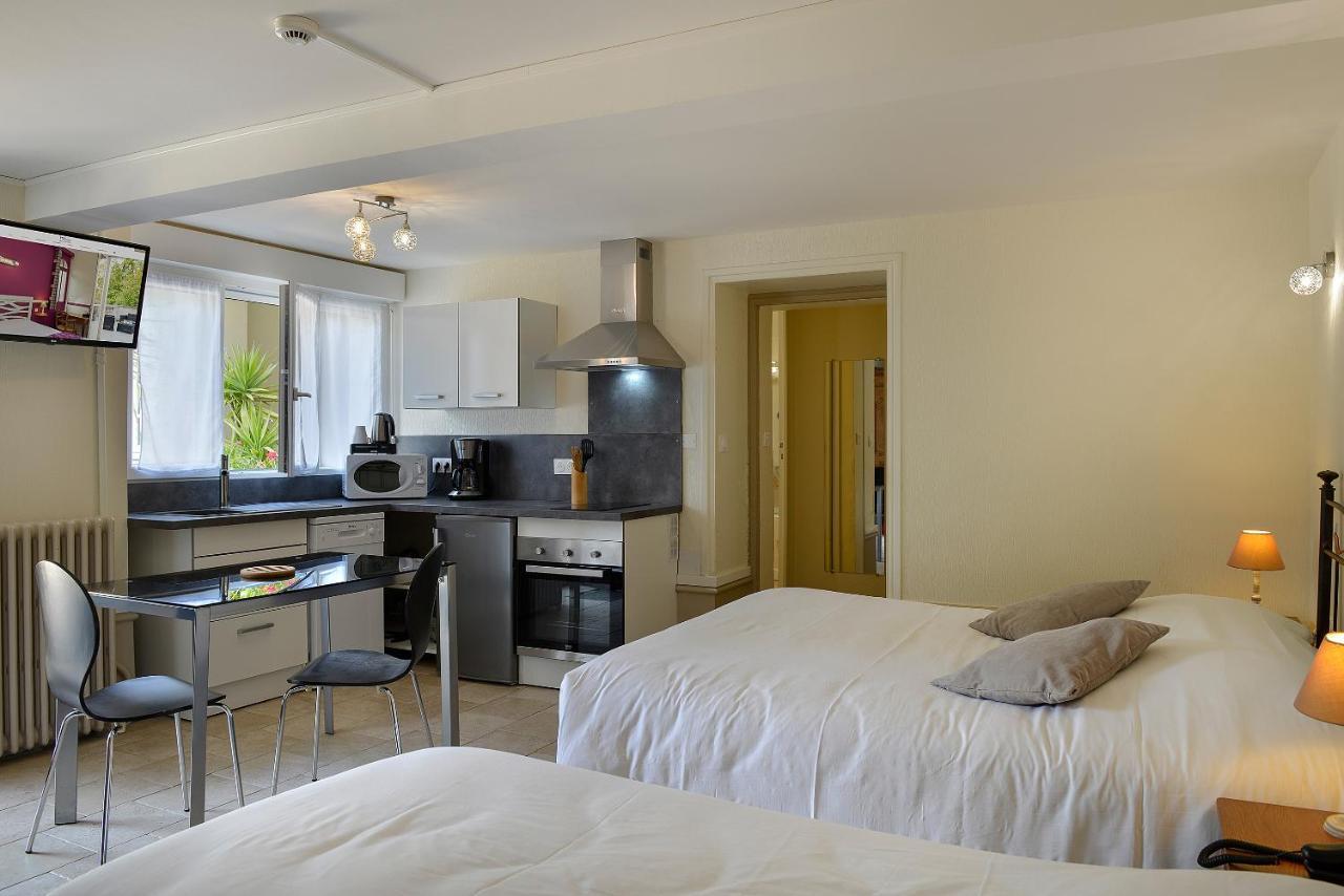 Logis Manoir De La Giraudiere Beaumont-en-Veron Ngoại thất bức ảnh