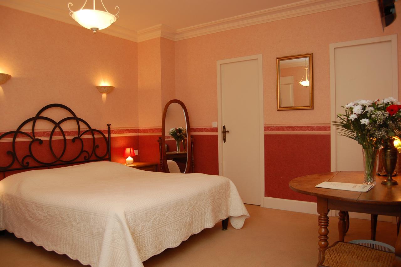 Logis Manoir De La Giraudiere Beaumont-en-Veron Ngoại thất bức ảnh