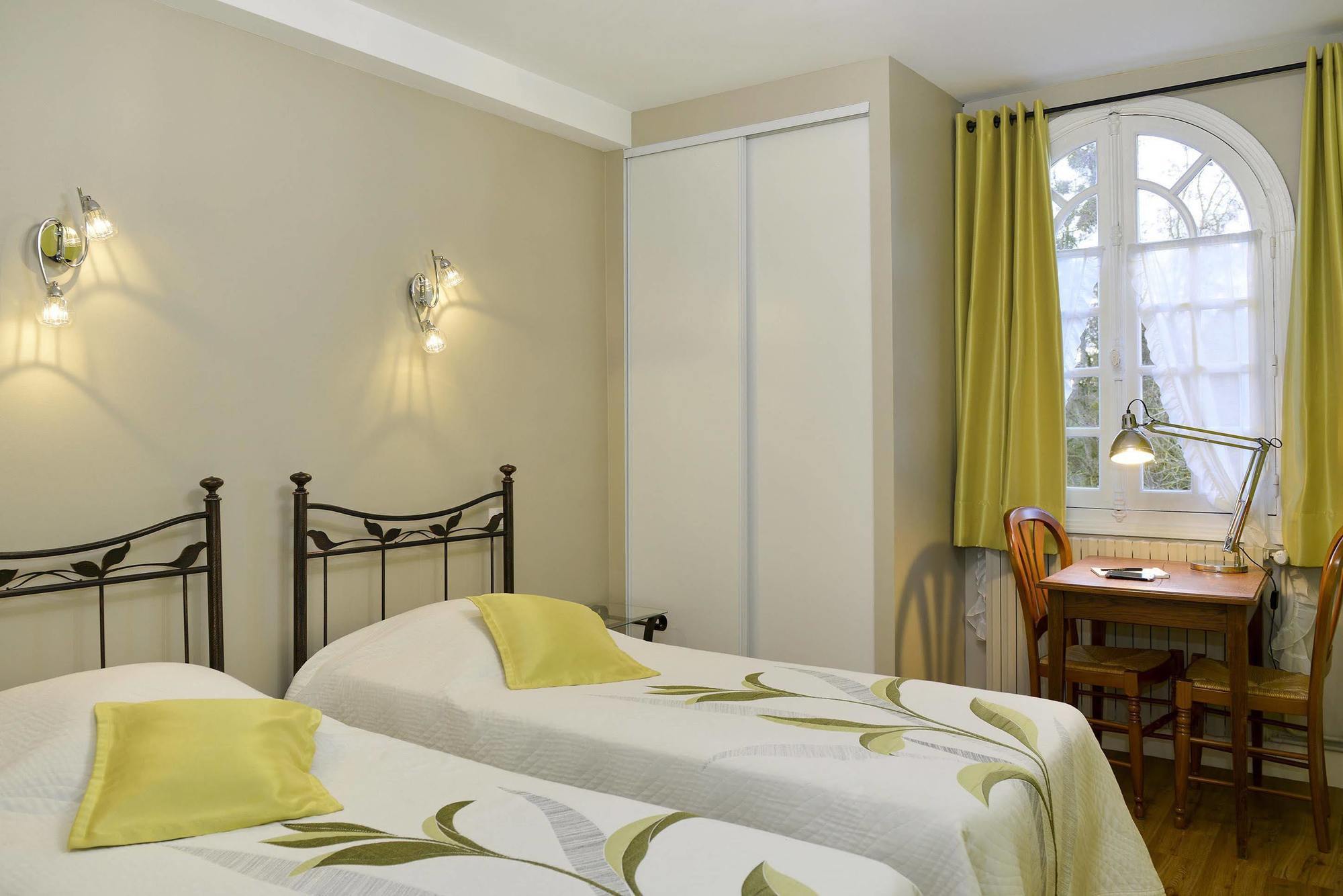 Logis Manoir De La Giraudiere Beaumont-en-Veron Ngoại thất bức ảnh